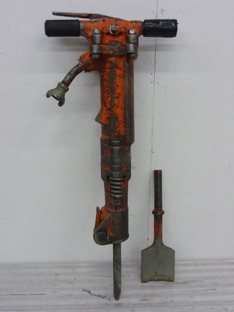American Pneumatic Tool 90 lbs Breaker Hammer